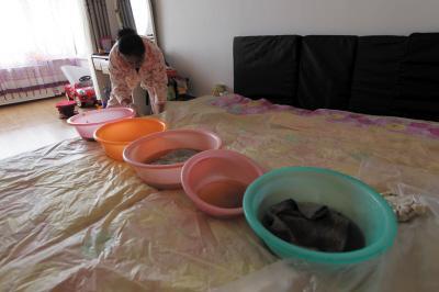 郯城楼上漏水，住户失联，小区没物管，业主维权难！律师来支招……